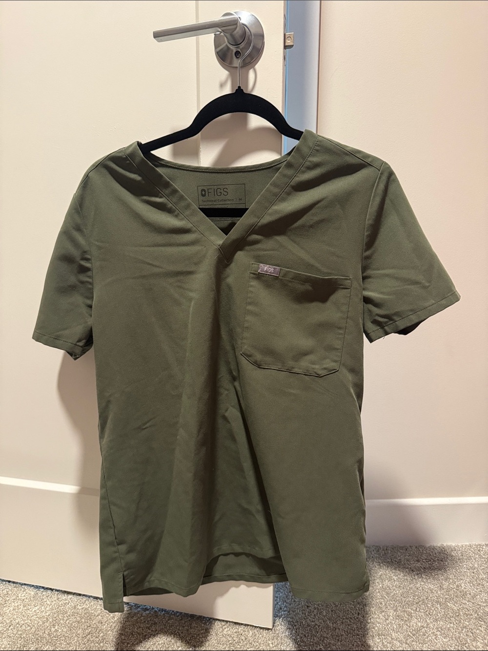 Figs scrub top